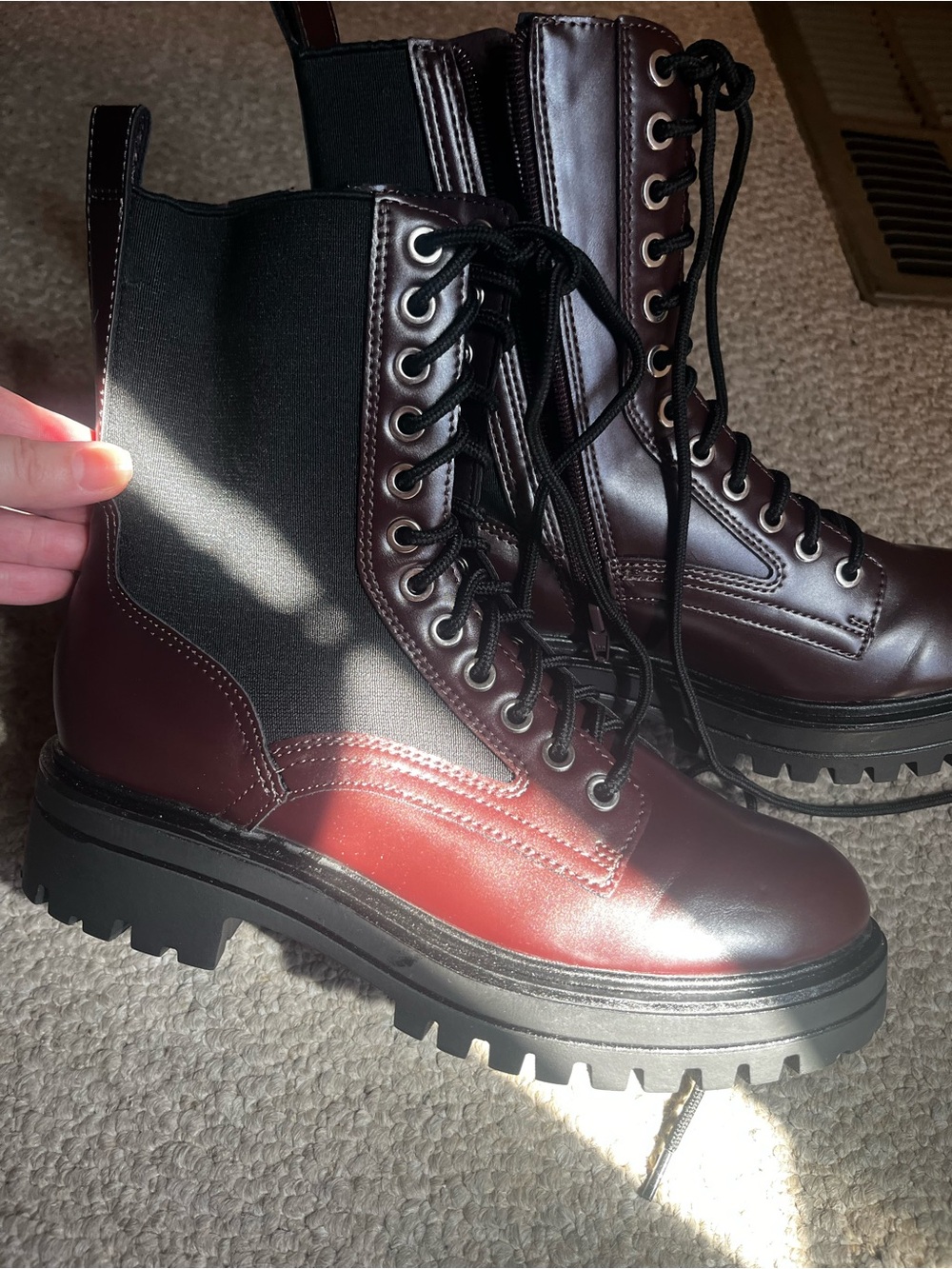 Unisex Lace-Up Platform Combat Boots in Burgundy sz 7